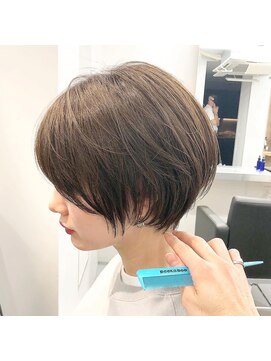 アビー(ABBEY3) ショートとボブのあいだ！何気ない仕草が可愛くみえる！