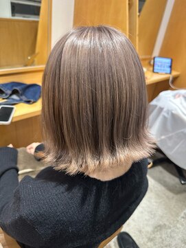 アンフィ 東京(Amphi) 【ケアブリーチでつくる!!艶感ミルクティーベージュ♪】