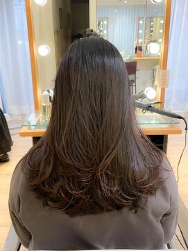 ネオリーブ チロル 横浜西口店(Neolive CiroL.) 毛先ぷつんとカット 表面レイヤー