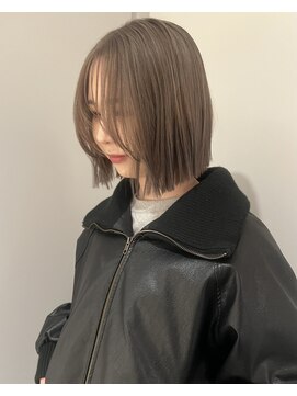 ピア ヤクイン(Pia Yakuin) bob cut × beige color