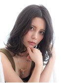 センターパート透明感グレージュ小顔大人ミディボブくびれヘア