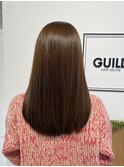軽やかなストレートロングヘア