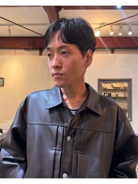 アデ オモテサンドウ(ade omotesando) ニュアンスパーマで作るソフトセンターパート