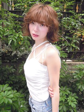 シロコウベ(shiro.kobe) bob × beige color × perm風スタイリング