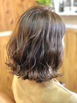 ララテラス(LaLa Terrace)&nbsp;カーキベージュ×大人かわいいゆるふわ外はねウェーブ