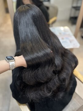 エルバイラビス 大宮(elu by lovis) 《chihina》コリアンブラック/艶カラー/韓国/大宮