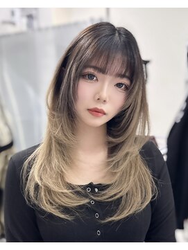 ロムーク 表参道(LOMKH) ミディアムザクザクレイヤーで小顔に見える簡単スタイリング