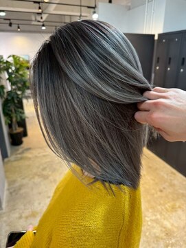 メリー オオサカ(Merly Osaka) smoky gray balayage