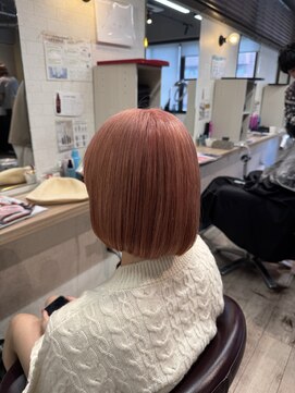 コワファーストナガサキシャンプーボーイ(COIFF1RST NAGASAKI SHAMPOO BOY) まるみボブ ショートボブ ダブルカラー 長崎浜の町