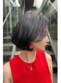前下がりボブ　黒髪ヘアー　大人ボブ　ひし形ボブ