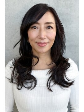 ヘアーキューブ(HAIR CUBE) 大人ロングレイヤースタイル