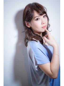 エス 西梅田(es) 透け感斜めバングのふんわり外ハネミディ_3Dカラー