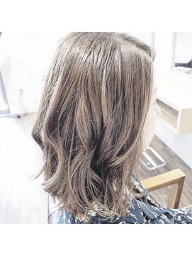 ヘアアンドメイク アクシス(AXIS) ロブ×パールグレージュ