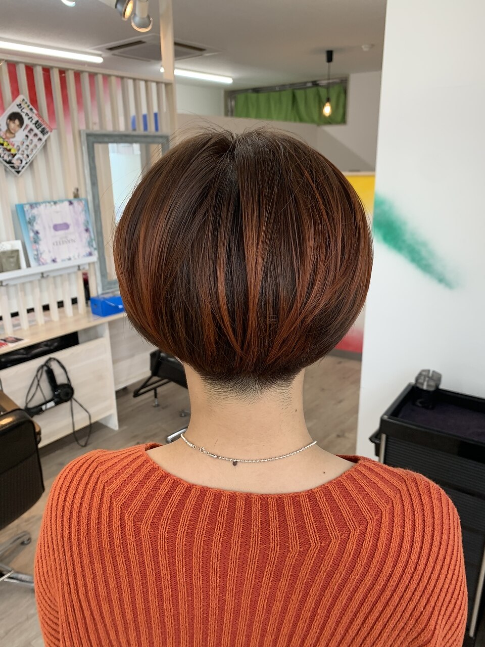 □刈り上げショートカット グラデーションカラーオレンジ：L141342801