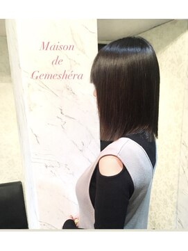 メゾン ドゥ ジェメシェラ(Maison de gemeshe'ra) 丸くないヘイリーmidi パツっと感が可愛い