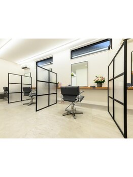 安城市OPEN!!半個室型なので周りの目を気にせず、ゆったりと過ごせます。知識経験豊富なスタイリスト