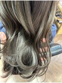 オリーブグレージュ×巻き髪