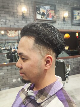 スリーセント 栄(3/cent) フェードカット/七三