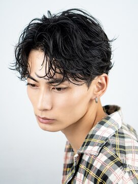 オーシャントーキョーオーバー 渋谷(OCEAN TOKYO OVER) メンズショートフェザーパーマセンターパートニュアンスパーマ