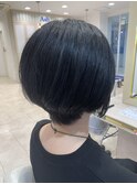 黒髪ショートボブ前下がりショートヘア多毛クセ毛前髪あり40代