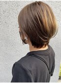 <21>ひし形ショートボブ　アッシュベージュ