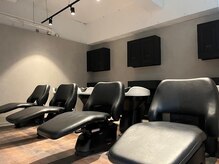 半個室 Pure Mend 梅田【ピュアメンド】の雰囲気(フルフラットタイプのシャンプー台で頭をしっかり支えてくれる!)