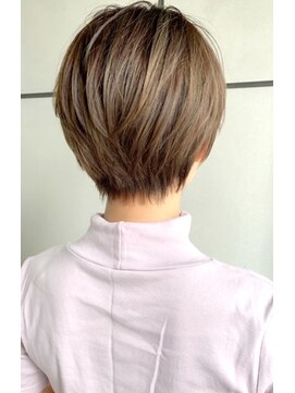 レウナ 外苑前(Reuna) 30代40代に人気シルエットが綺麗に見えるショート