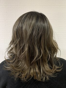 えほん美容室 ブリーチに更にハイライトＯＮ♪透明感アッシュカラー★