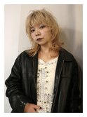 medium wolf × white beige