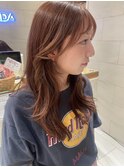 レイヤーたっぷりでラフな巻き髪に