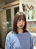 オルセン(OLSEN)&nbsp;ミディアムヘア/ローレイヤー/レイヤーカット/オリーブベージュ