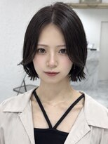 シーン(scene) 暗髪 × 顔まわりレイヤー × くびれボブ