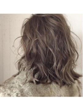 ファニック スタイル ジー(FUNIC style G) イルミナカラー×イエローベージュ　(桜木町・日ノ出町)