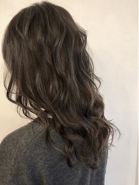 ヘアーモア(Hair More) ハイライトで外国人風セミディ