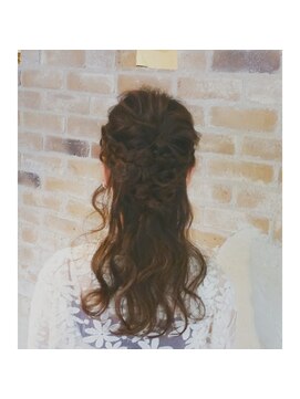 カタチ バイ アンジュ(katachi by Ange) 【katachi by Ange】ハーフアップ