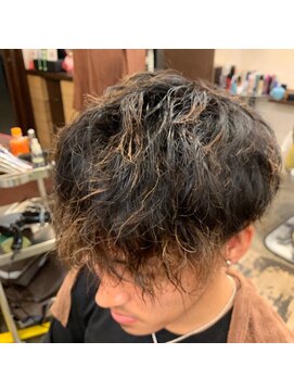 カットスタジオ フタバ(FUTABA) ☆前下がりポイントパーマ☆