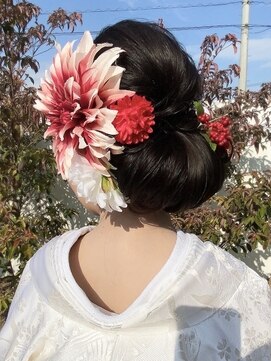 上品和装ウェディング 着物にぴったり生花アレンジ L ミヤタ美容室 Miyata のヘアカタログ ホットペッパービューティー