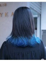 ヤイカ(YAYKA) お洒落ゴコロくすぐるブルーの裾カラー。