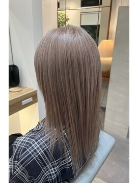 ジゼラ(GISELA) ホワイトグレージュ