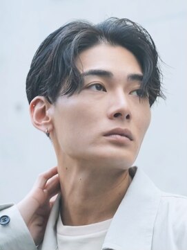 フィフス(fifth) 毛流れセンターパートニュアンスパーマビジネスヘア刈り上げ黒髪