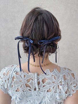 ユヌ(Une) 結婚式参列お呼ばれヘアセットツイン団子ヘアアレンジヘアメイク