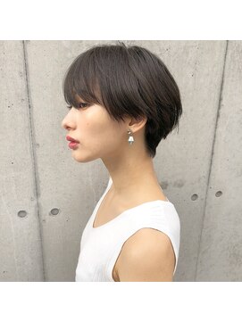 レジーロ (Regilo) ダークトーン&ジェンダーレスショート