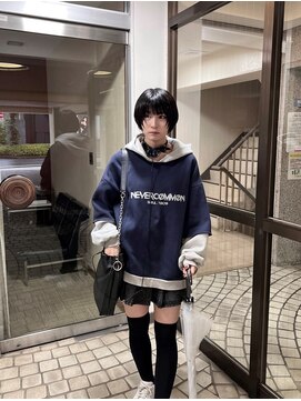 サリ(SARY) 黒髪ショートヘアと縮毛矯正