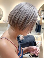 ヒビヲ(HIBIO) ショートボブイルミナカラーミルクティーベージュダブルカラー