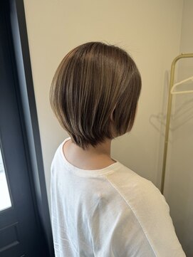 ラヴィン(LOVIN’) ショートボブ/ベージュ/透明感カラー
