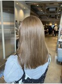 ブリーチなしミルクティーベージュ重めミディアム顔回りレイヤー