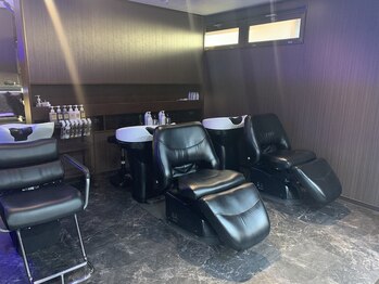 髪の美院 シャルマン ビューティー クリニック(Charmant Beauty Clinic)の写真/絶妙な力加減で頭皮をマッサージし美しい髪へ導くヘッドスパ♪極上の癒し&ケアでメンズにもオススメ◎