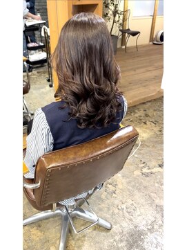 ロベルシ(ROVERSI) コテ巻き風つやパーマ