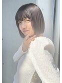 切りっぱなしボブ×顔周りレイヤー
