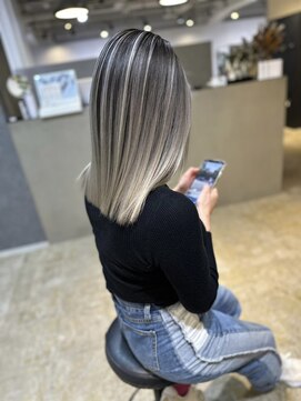 メリー オオサカ(Merly Osaka) 何でも映えるバレイヤージュ！_smoke white gray_